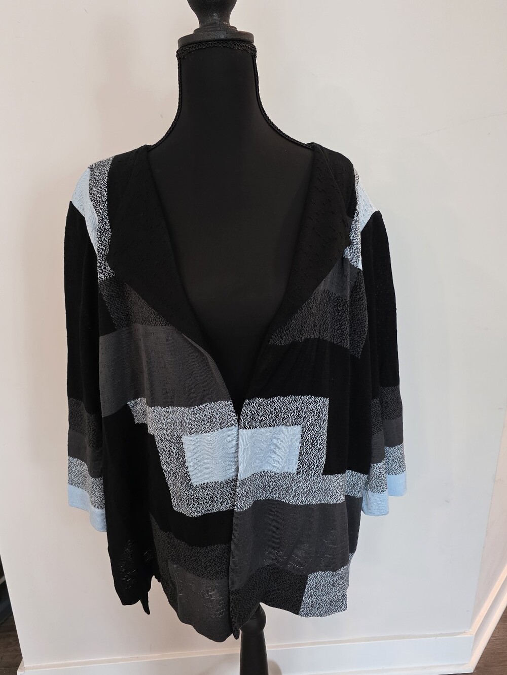 Light Blue and Black Geometric Open Cardigan